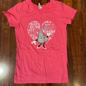 Hershey Park girls M chocolate kisses shirt